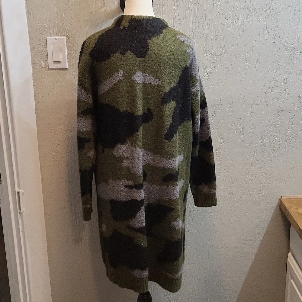 Black Tape Long Open Front Camo Cardigan - Picture 7 of 10